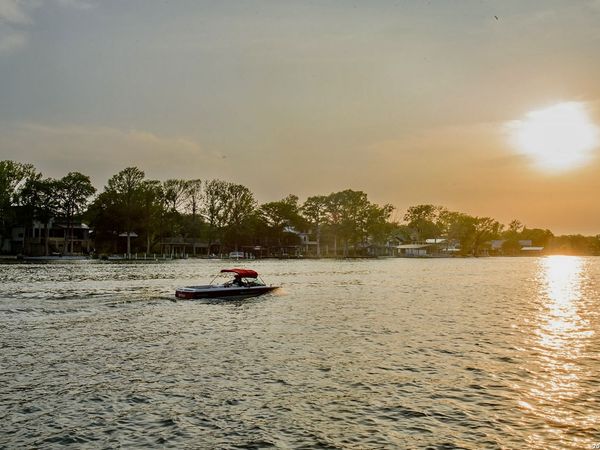 523 WOODLAKE DR, McQueeney, TX 78123