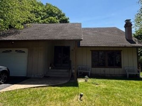 19 Valley Rd, Manalapan, NJ 07726