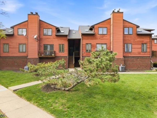 212 Village Cmns, Raritan, NJ 08822