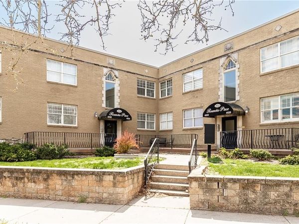 4526 Roanoke Parkway, Unit A, Kansas City, MO 64111