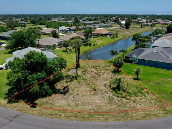 23 MEDALIST CIRCLE , ROTONDA WEST, FL 33947