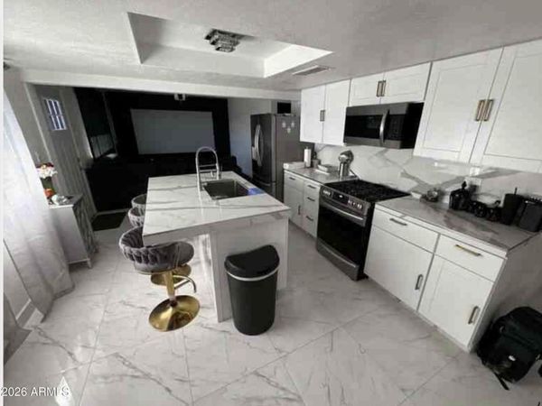 8830 W GLENROSA Avenue, Phoenix, AZ 85037