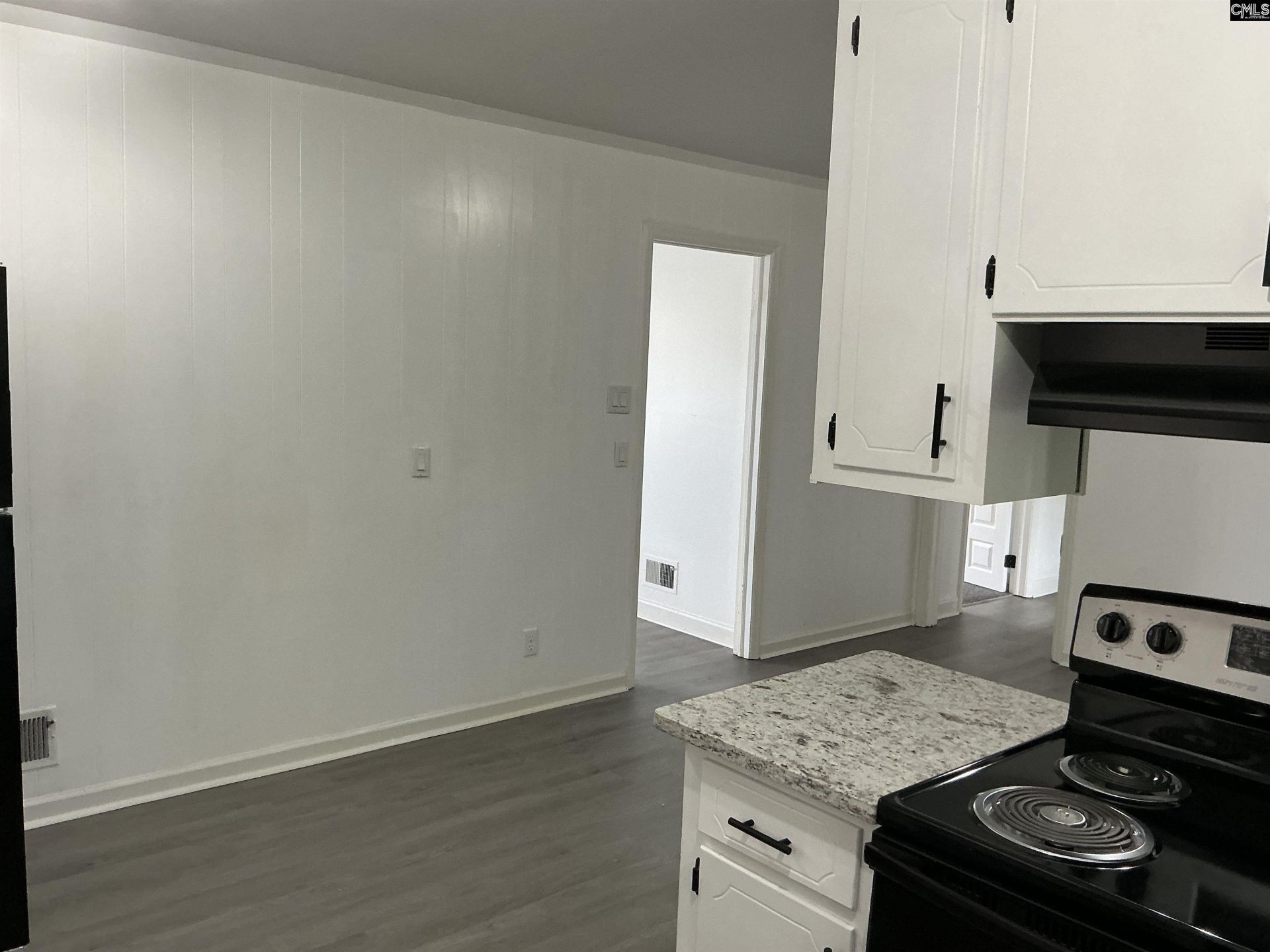 133 Shoreditch Drive  Photo 5