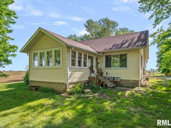 2034 N 1800 East Road Road, Stonington, IL 62567