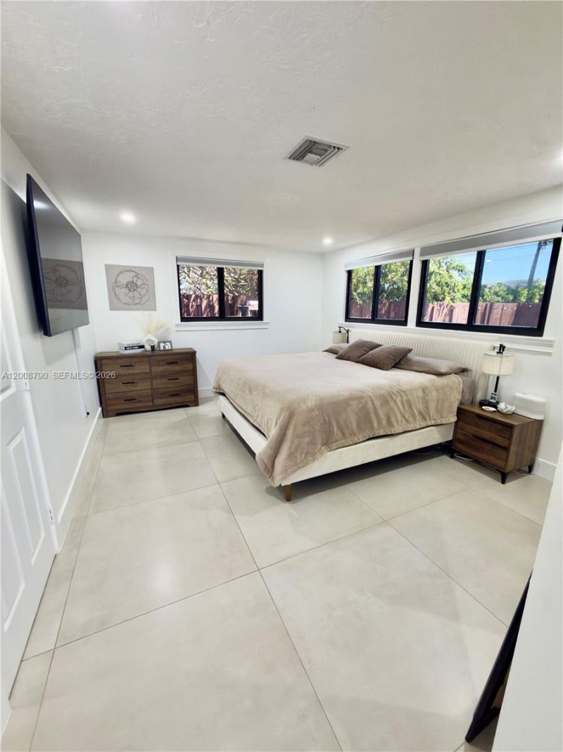 1524 NE 14th Ter, Fort Lauderdale, FL 33304 Photo