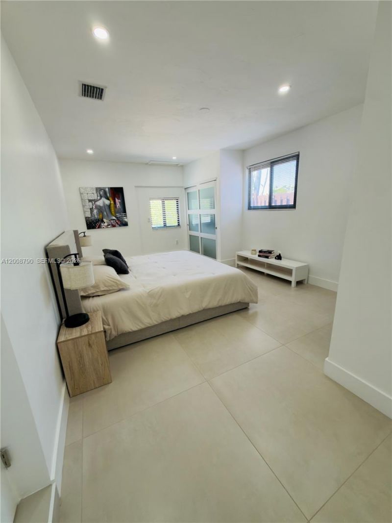 1524 NE 14th Ter, Fort Lauderdale, FL 33304 Photo