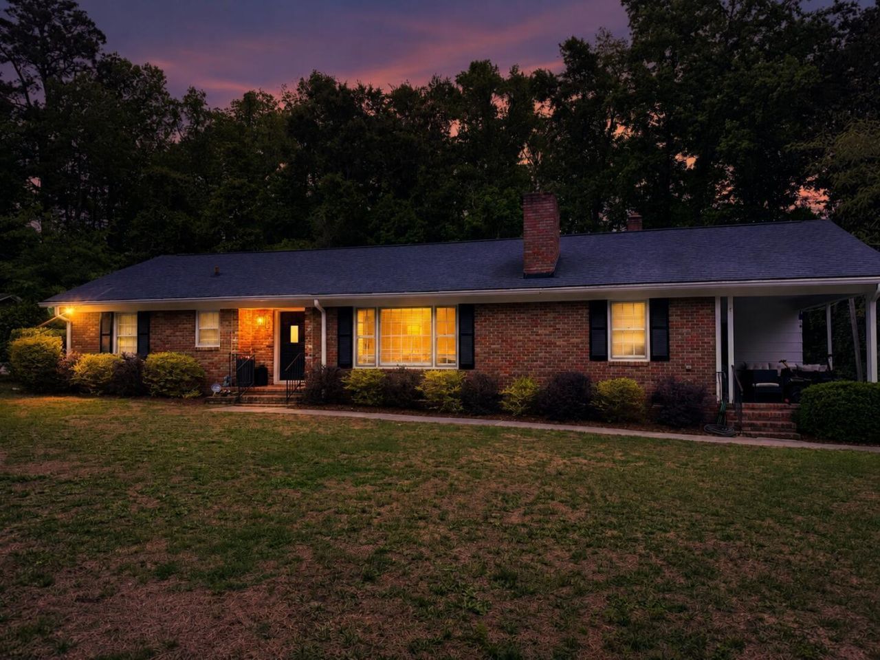 115 Woodlawn Photo 18