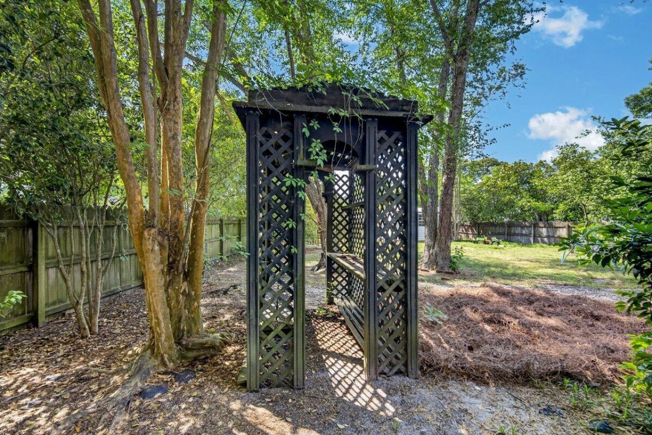 353 Courtney Round Photo 40