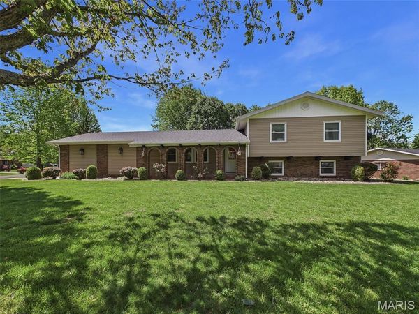 38 Cardinal Lane, Highland, IL 62249