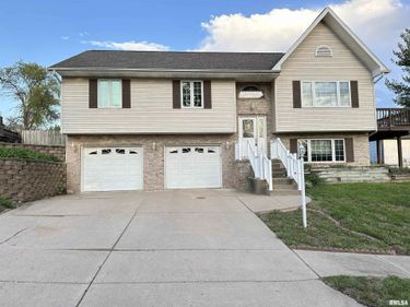 2208 GRANADA Drive, Pekin, IL 61554