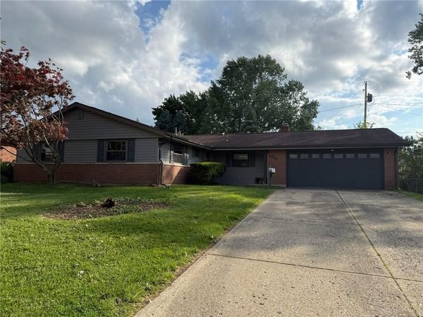 1218 Rona Parkway Drive, Fairborn, OH 45324