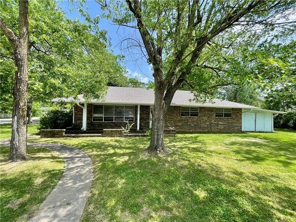 1607 McRay Avenue , Springdale, AR 72762