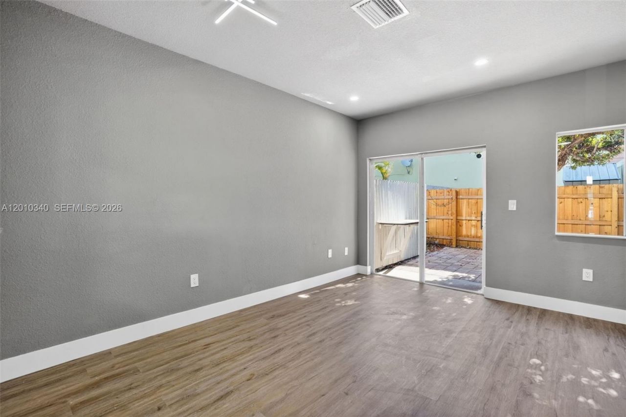7995 NW 8th St, Unit 100C, Miami, FL 33126 Photo