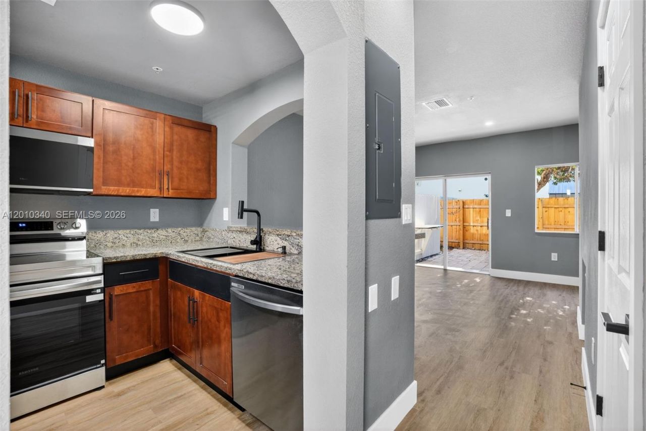 7995 NW 8th St , Unit 100C, Miami, FL 33126 Photo