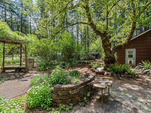 27562 Redwood Highway, Cave Junction, OR 97523