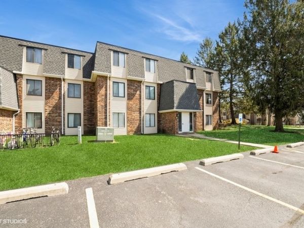 260 E Court Of Shorewood Court , Unit 4, Vernon Hills, IL 60061