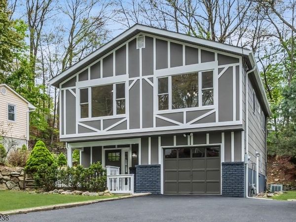 26 Laurie Rd, Roxbury, NJ 07850