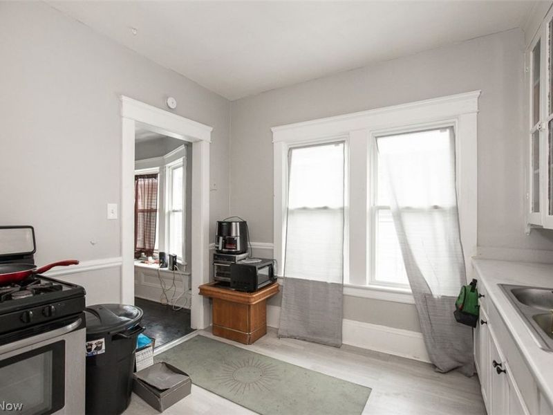 10322 Parkgate Avenue, Cleveland, OH 44108 Photo 25
