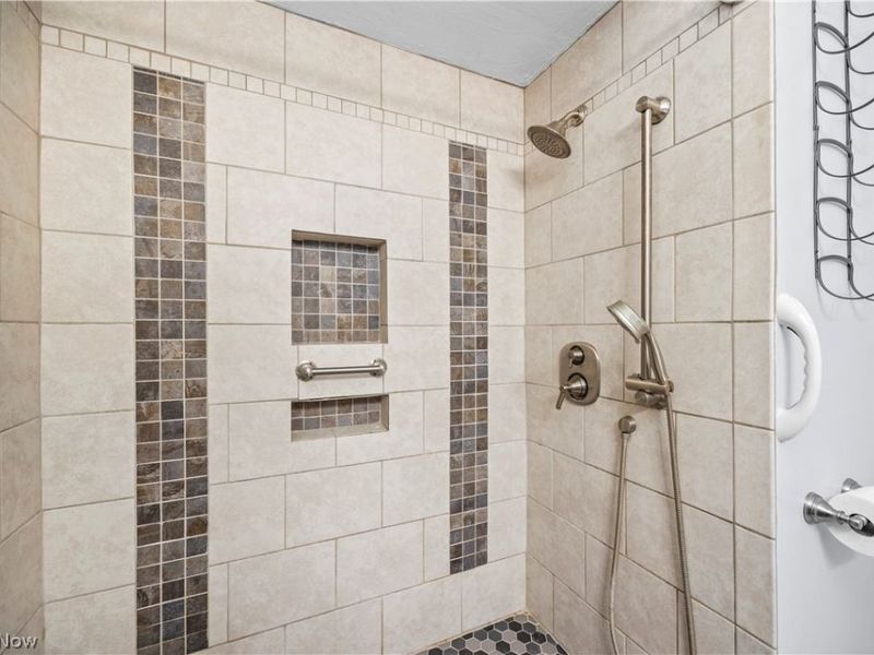 44675 Middle Ridge Road , Amherst, OH 44001 Photo 17