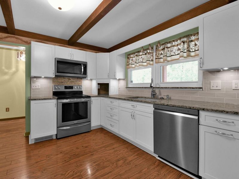 102 Whirlaway Loop SW, Pataskala, OH 43062 Photo 2