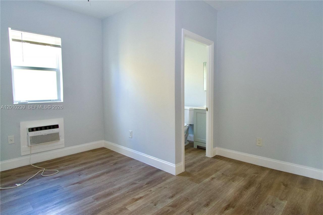 1142 SW 4th St , Unit 15, Miami, FL 33130 Photo
