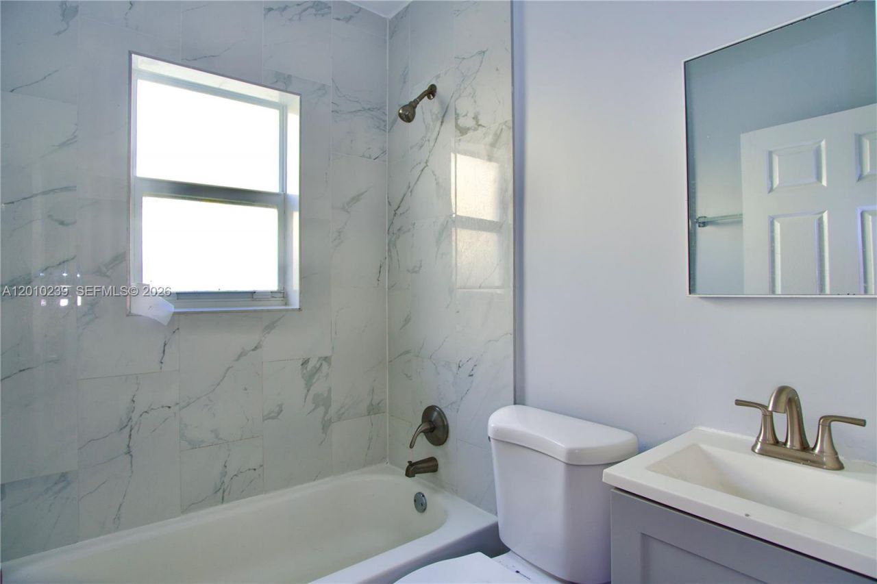 1142 SW 4th St , Unit 15, Miami, FL 33130 Photo