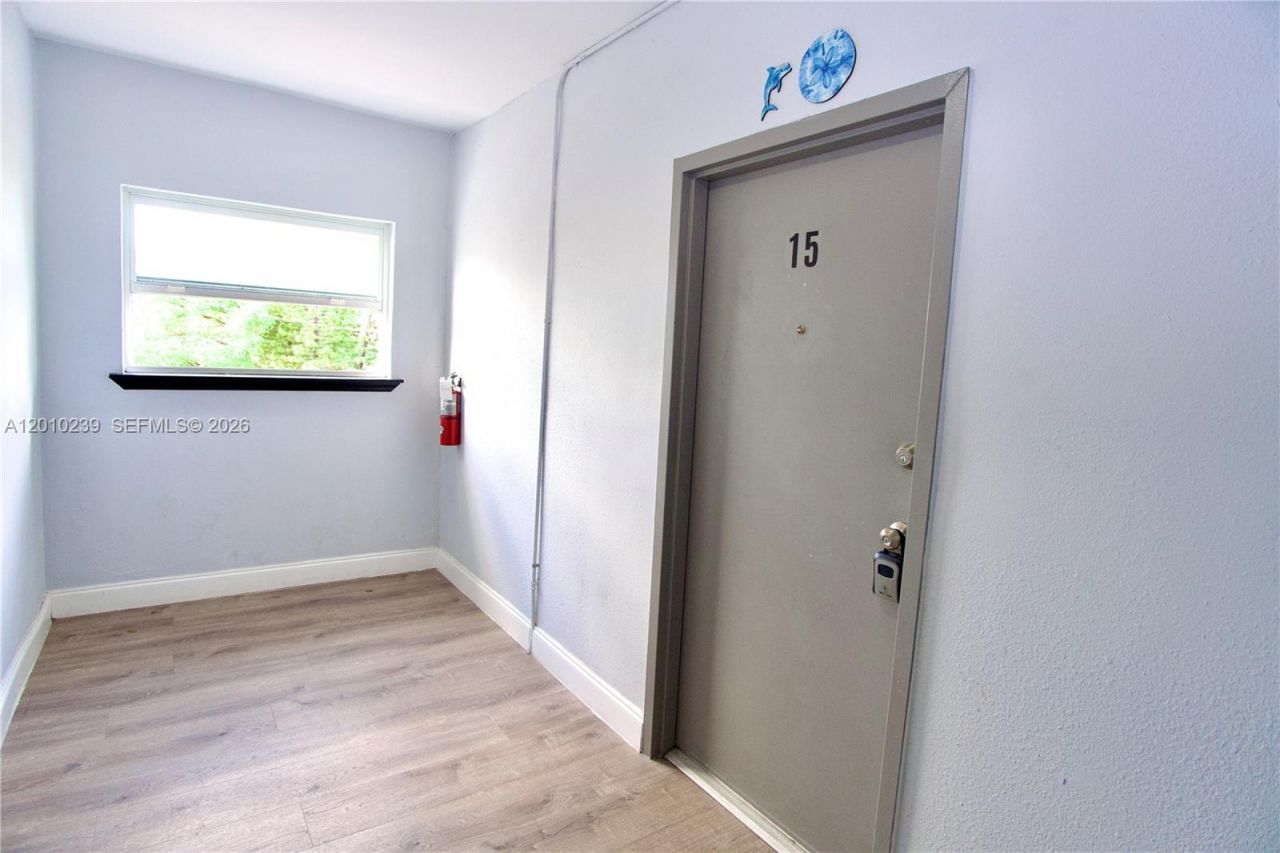 1142 SW 4th St , Unit 15, Miami, FL 33130 Photo