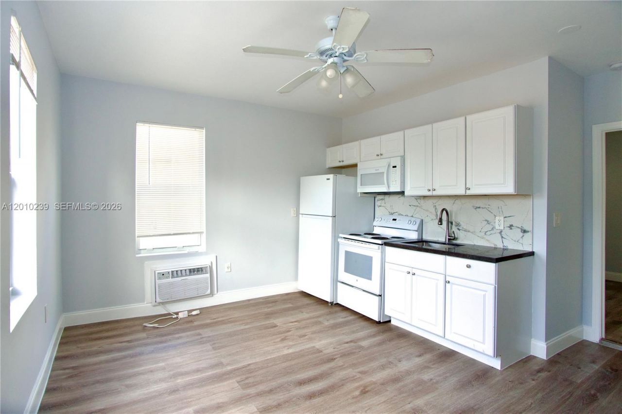 1142 SW 4th St , Unit 15, Miami, FL 33130 Photo