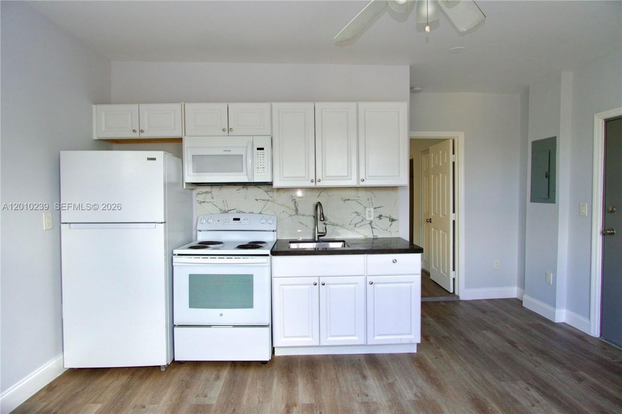 1142 SW 4th St , Unit 15, Miami, FL 33130 Photo
