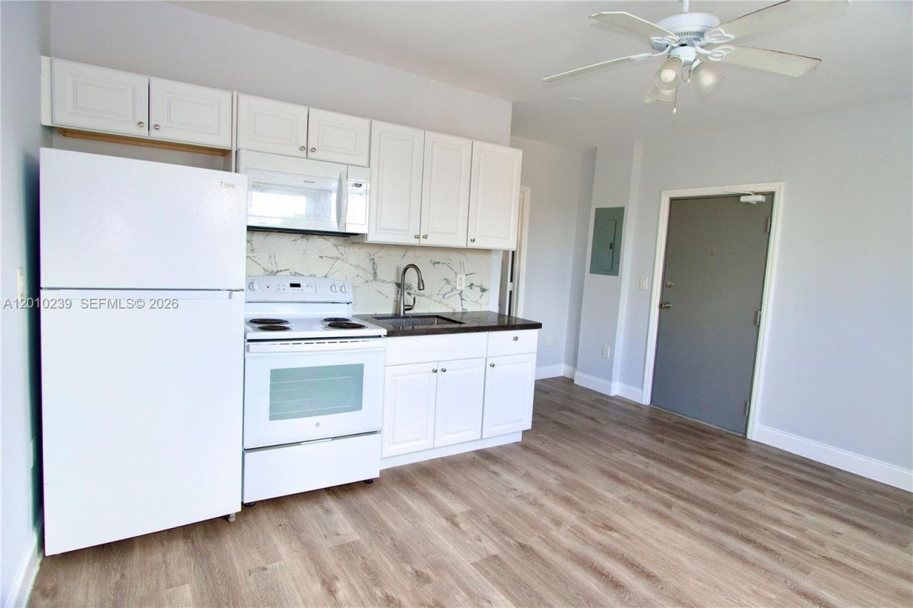 1142 SW 4th St , Unit 15, Miami, FL 33130 Photo