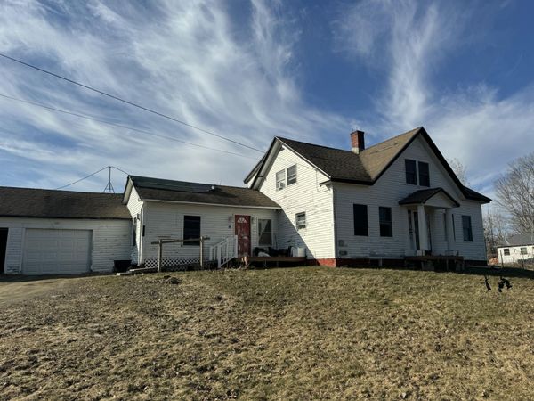 15 North Road, Detroit, ME 04929