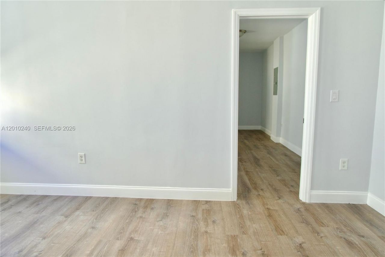 1142 SW 4th St , Unit 17, Miami, FL 33130 Photo