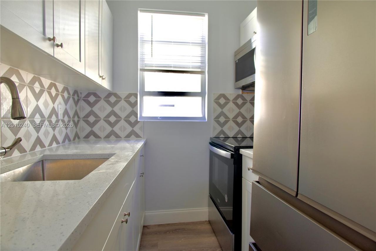 1142 SW 4th St , Unit 17, Miami, FL 33130 Photo