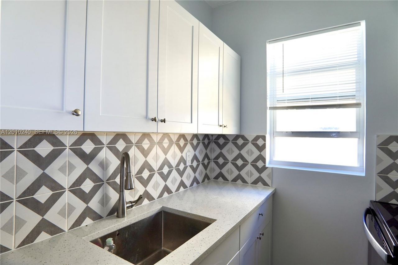 1142 SW 4th St , Unit 17, Miami, FL 33130 Photo