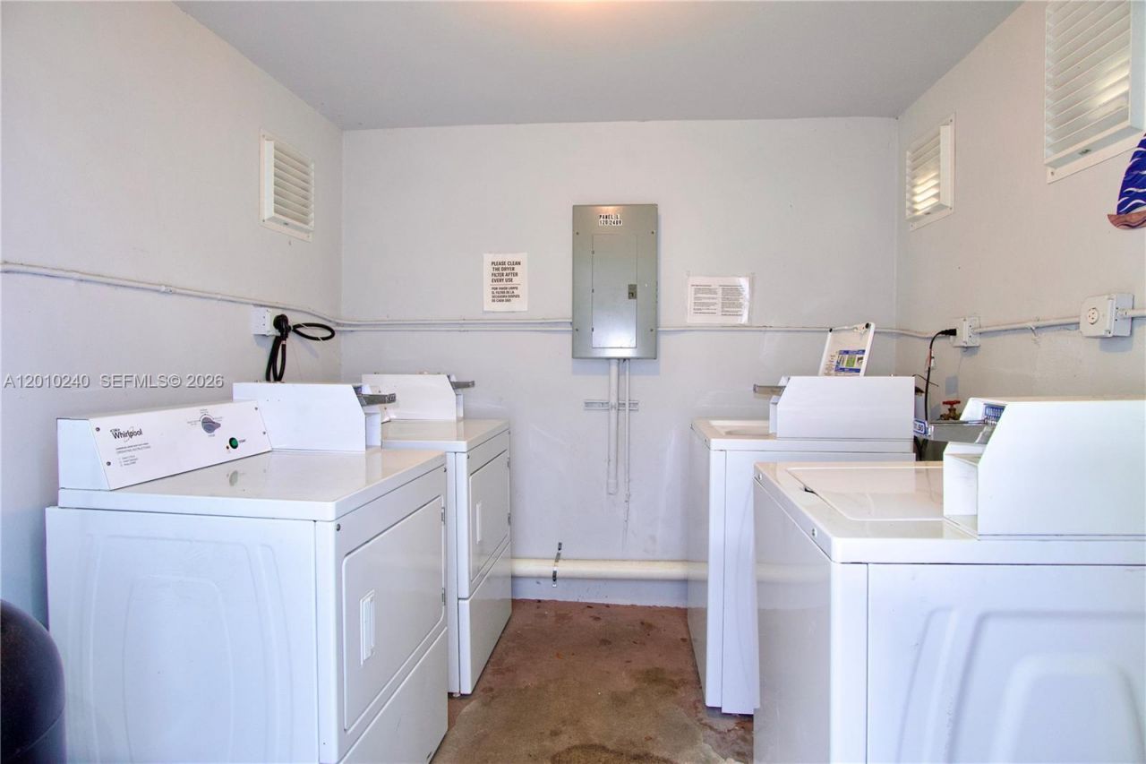 1142 SW 4th St , Unit 17, Miami, FL 33130 Photo