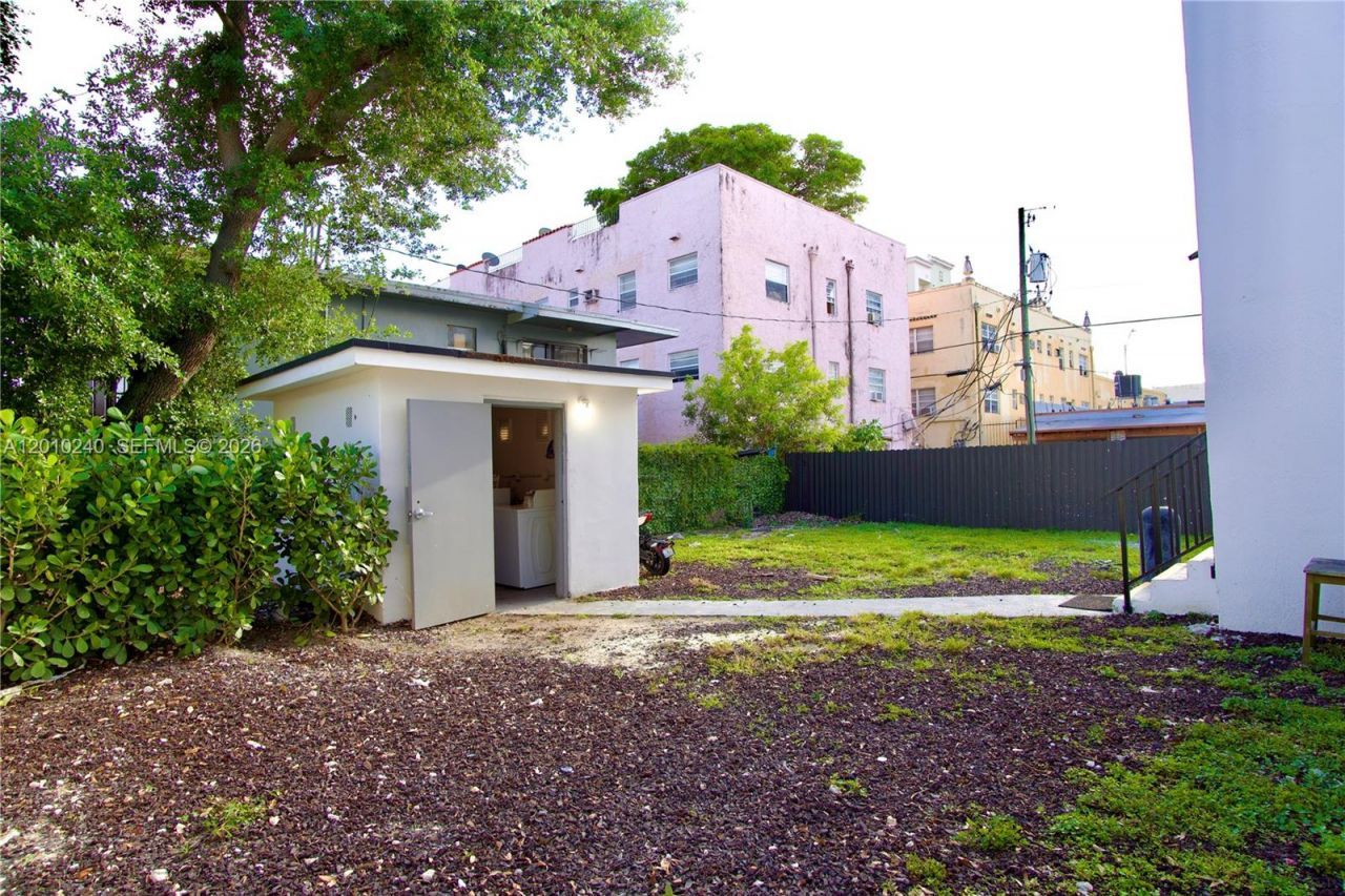 1142 SW 4th St , Unit 17, Miami, FL 33130 Photo