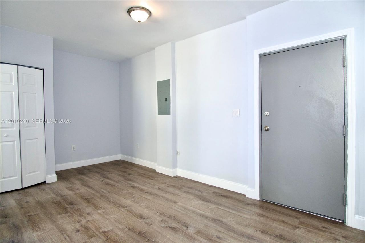 1142 SW 4th St , Unit 17, Miami, FL 33130 Photo