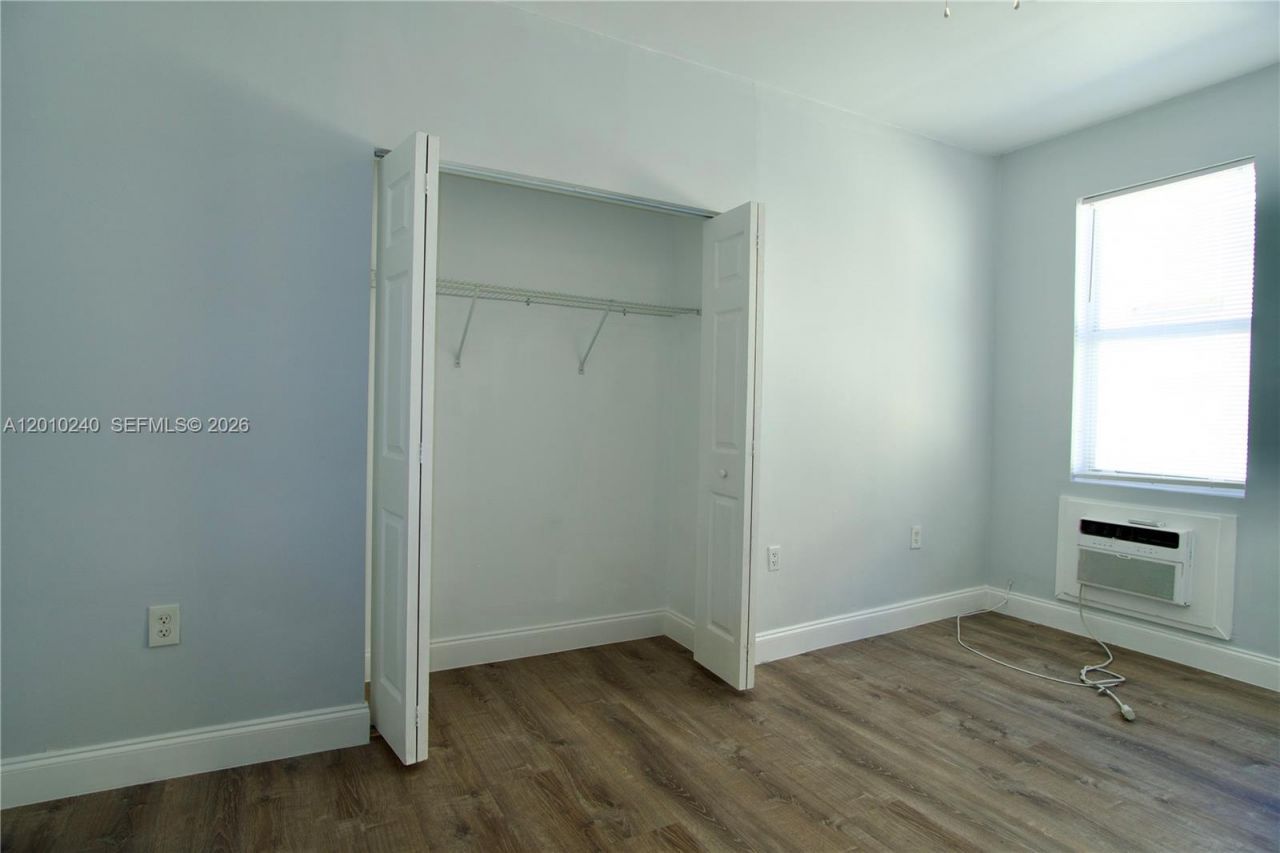 1142 SW 4th St , Unit 17, Miami, FL 33130 Photo