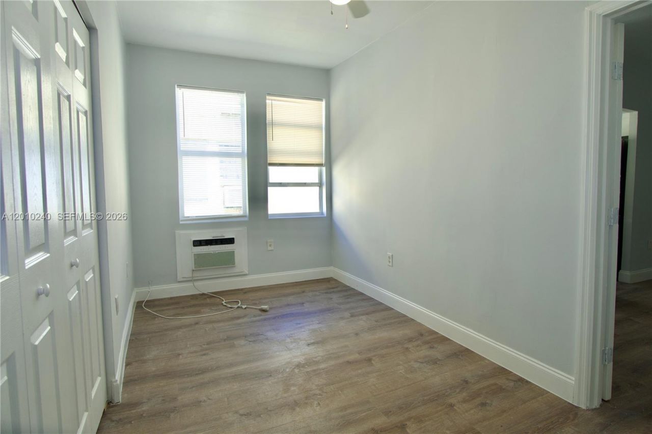 1142 SW 4th St , Unit 17, Miami, FL 33130 Photo