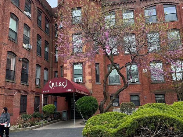 8410 101 Street , Richmond Hill, NY 11418