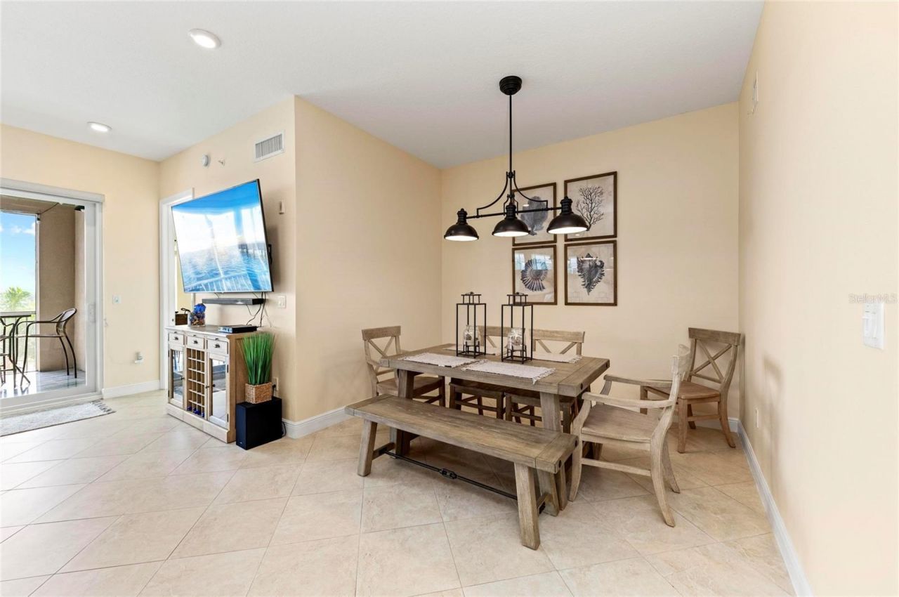 395 Aruba Circle, Unit 402, Bradenton, FL 34209 Photo