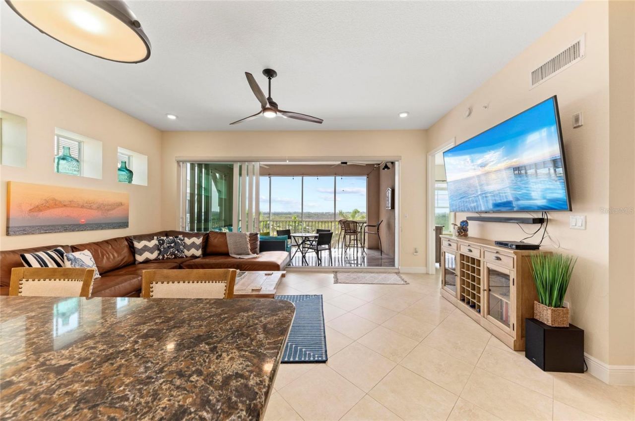 395 Aruba Circle, Unit 402, Bradenton, FL 34209 Photo