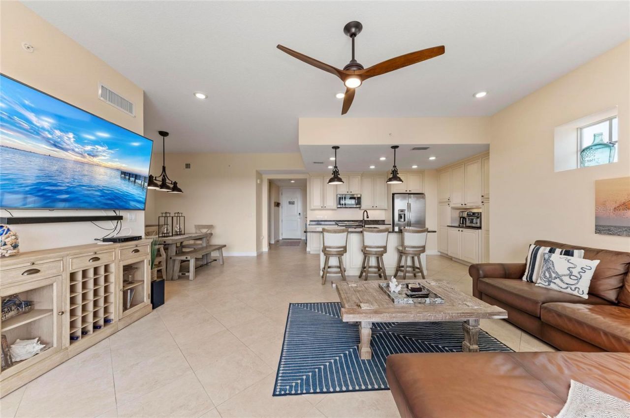 395 Aruba Circle, Unit 402, Bradenton, FL 34209 Photo