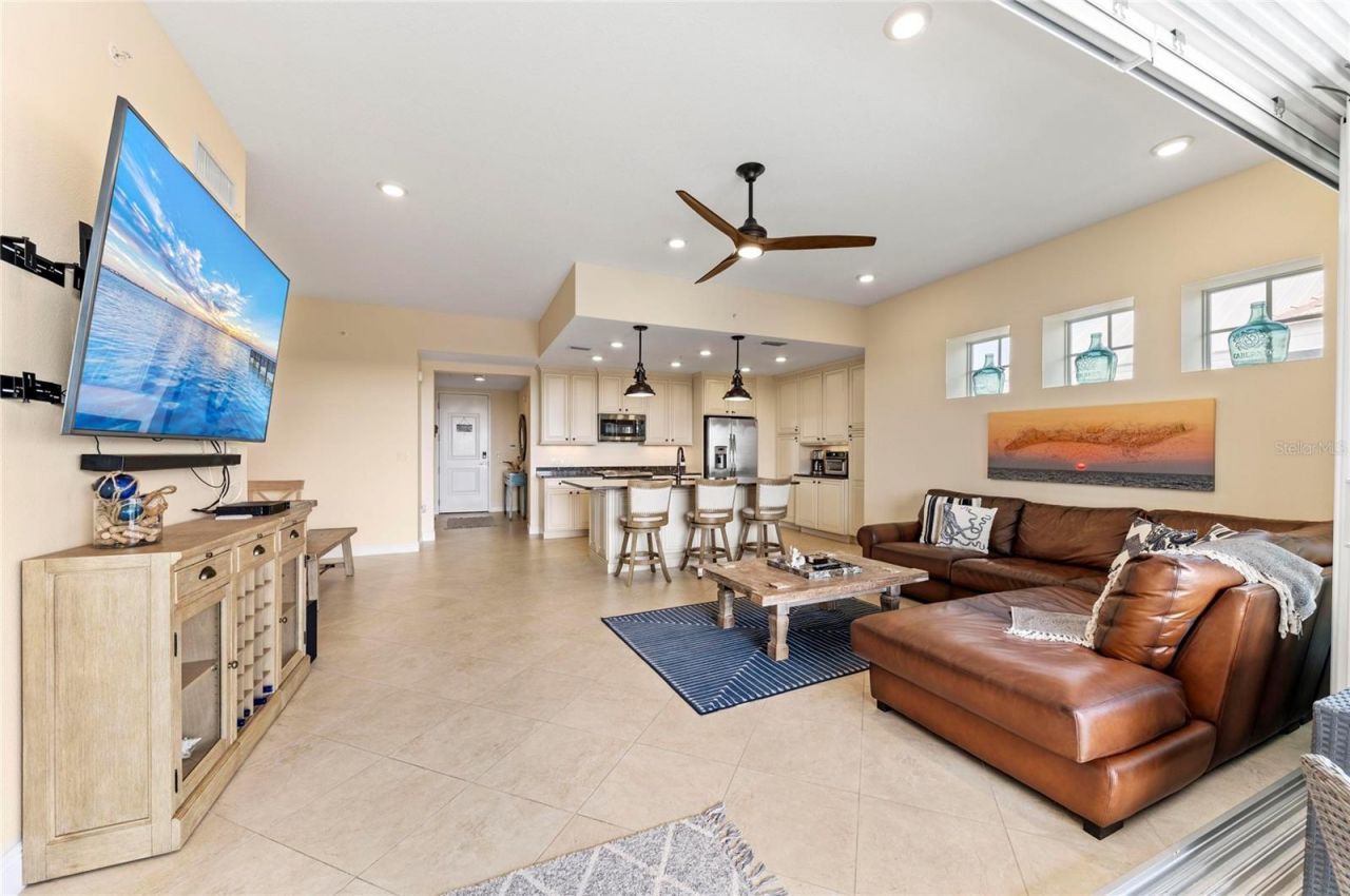 395 Aruba Circle, Unit 402, Bradenton, FL 34209 Photo