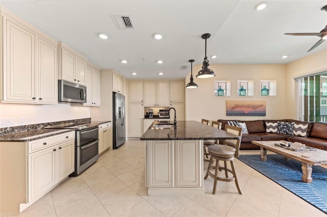 395 Aruba Circle, Unit 402, Bradenton, FL 34209 Photo