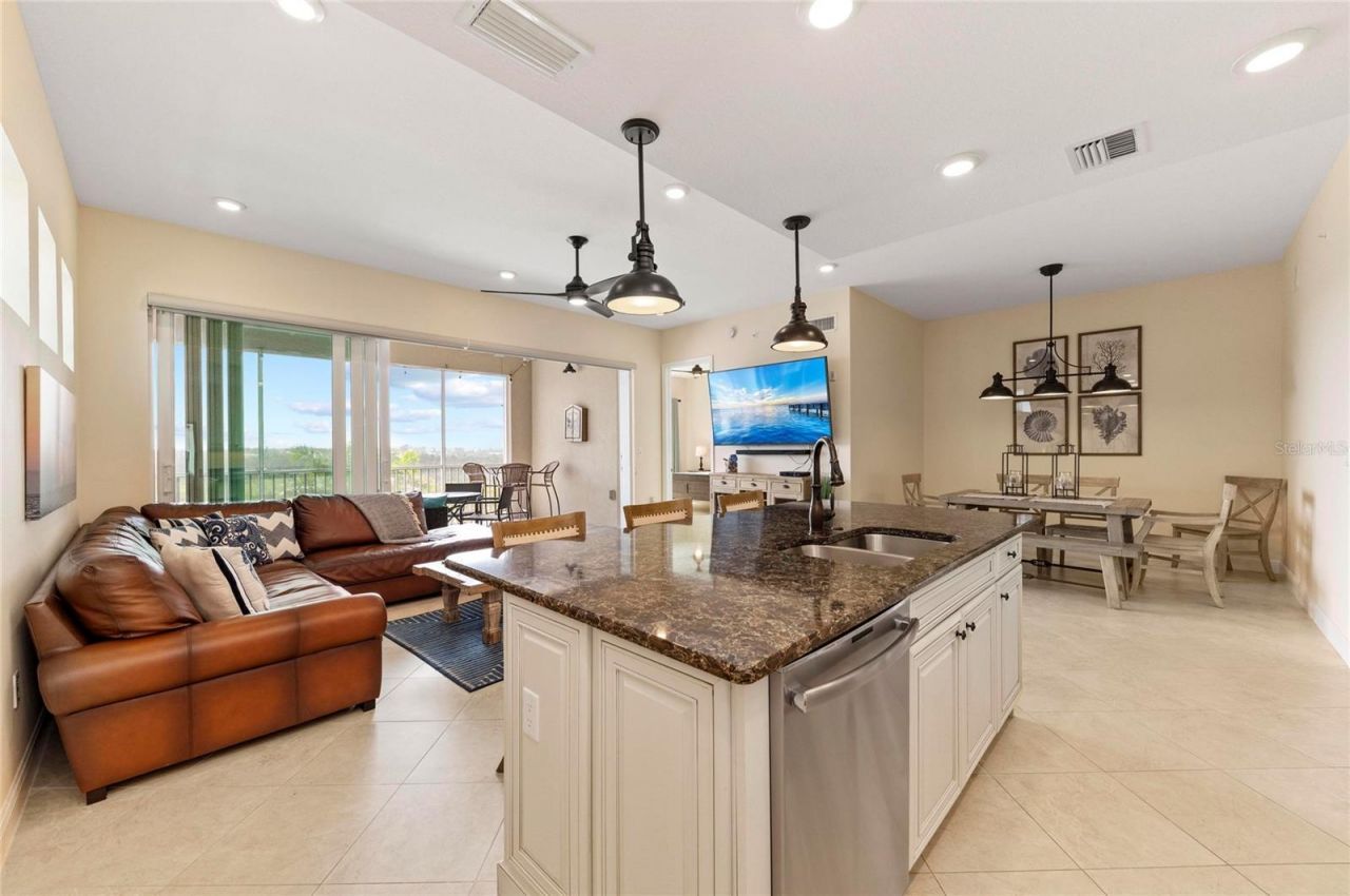 395 Aruba Circle, Unit 402, Bradenton, FL 34209 Photo