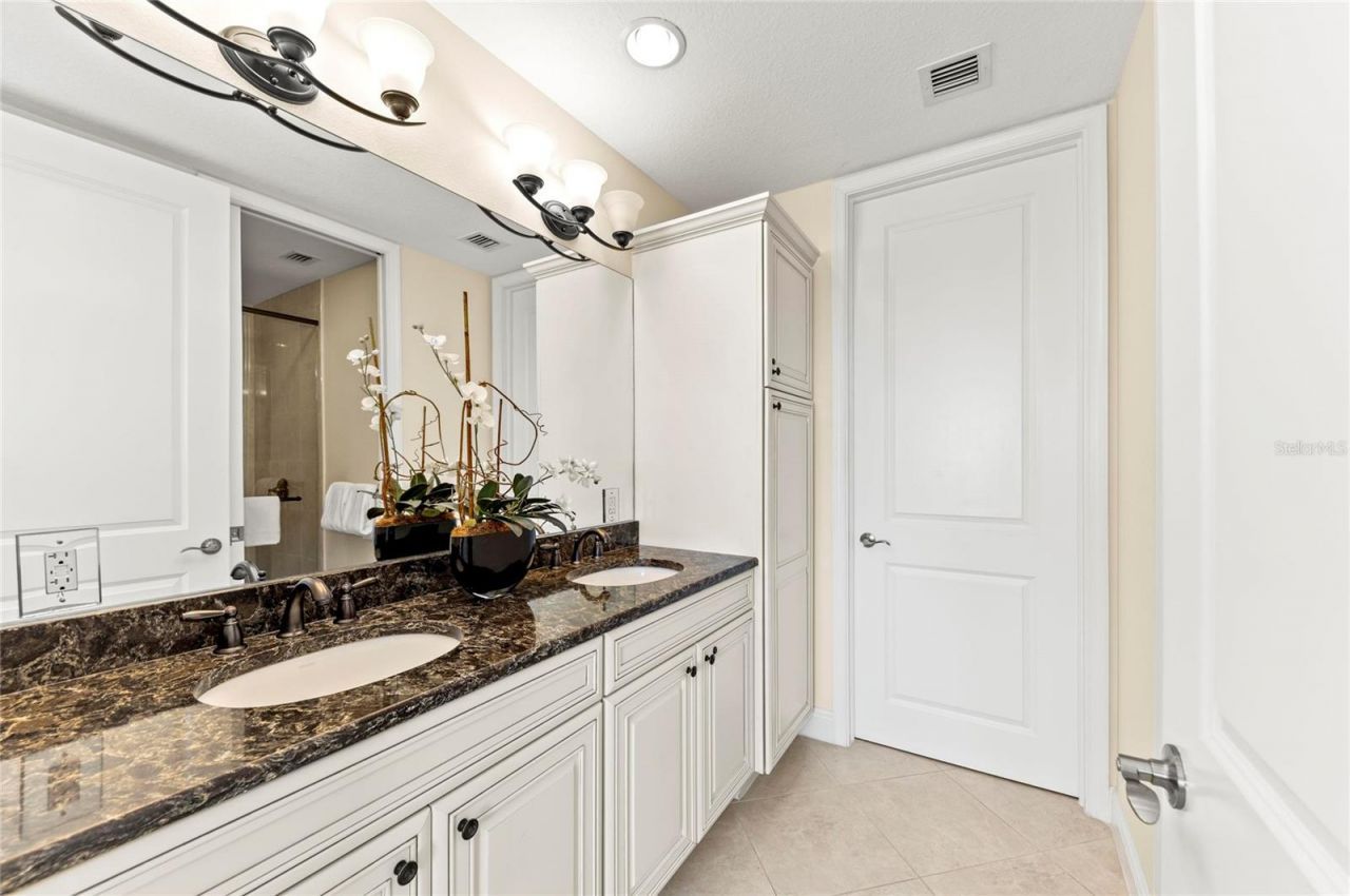 395 Aruba Circle, Unit 402, Bradenton, FL 34209 Photo