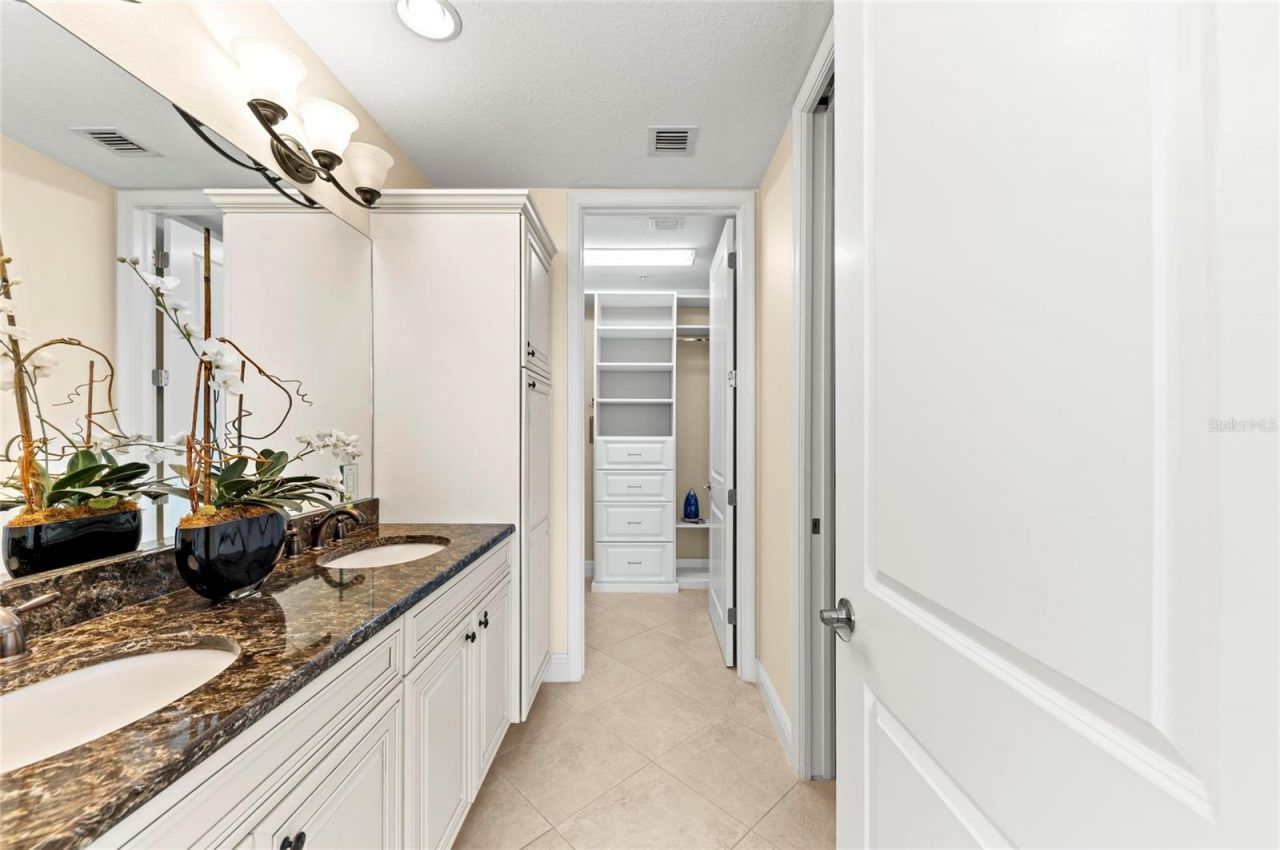 395 Aruba Circle, Unit 402, Bradenton, FL 34209 Photo