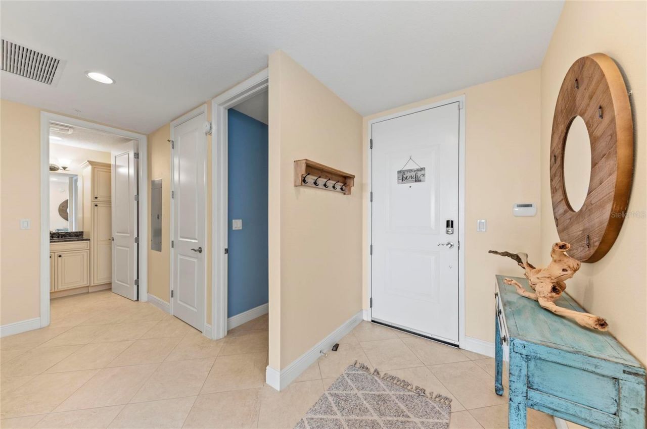 395 Aruba Circle, Unit 402, Bradenton, FL 34209 Photo