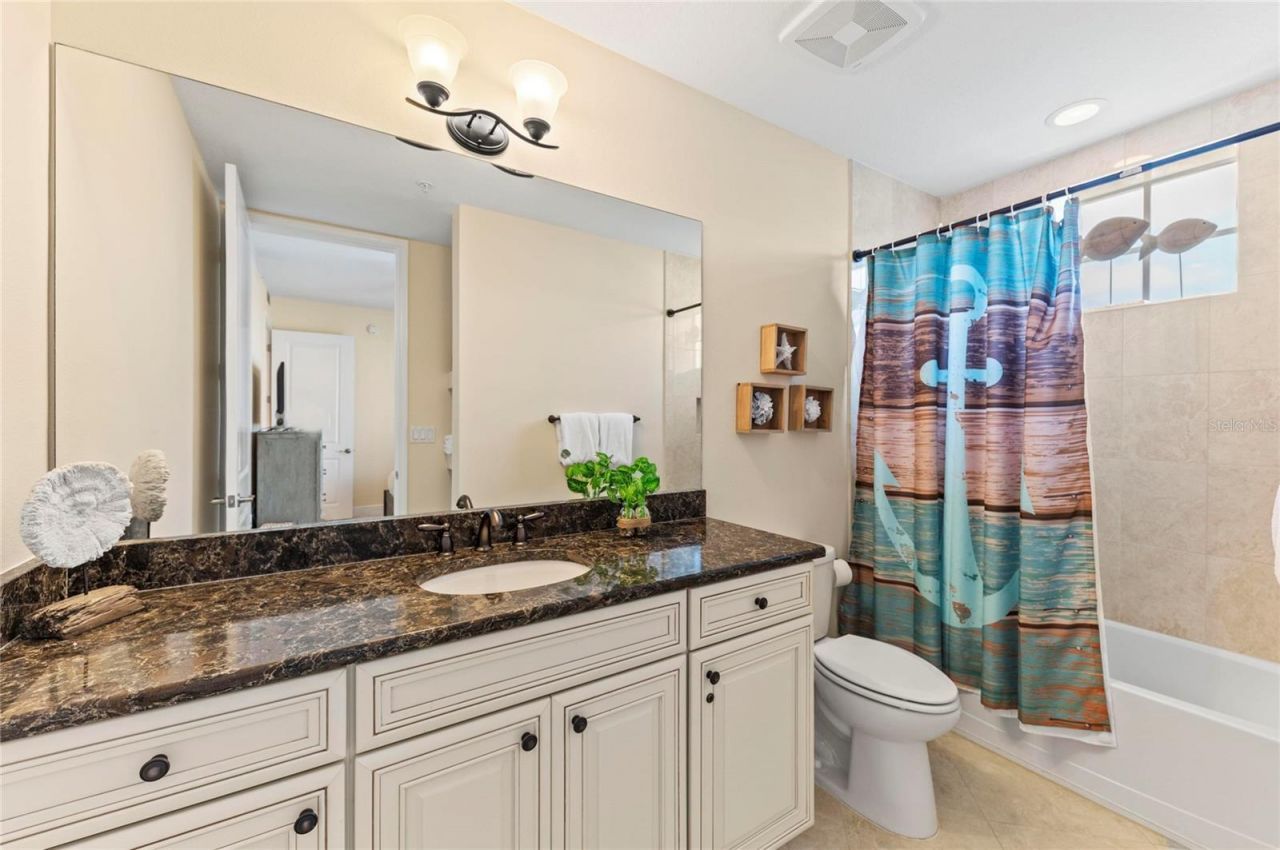 395 Aruba Circle, Unit 402, Bradenton, FL 34209 Photo